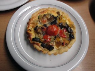 Ratatouille-Tartelettes an Salat